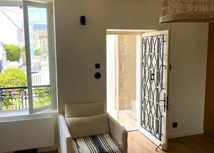 La Perle-maison De Pêcheur à Saint-aubin-sur-mer * Saint-Aubin-Sur-Mer (Calvados)